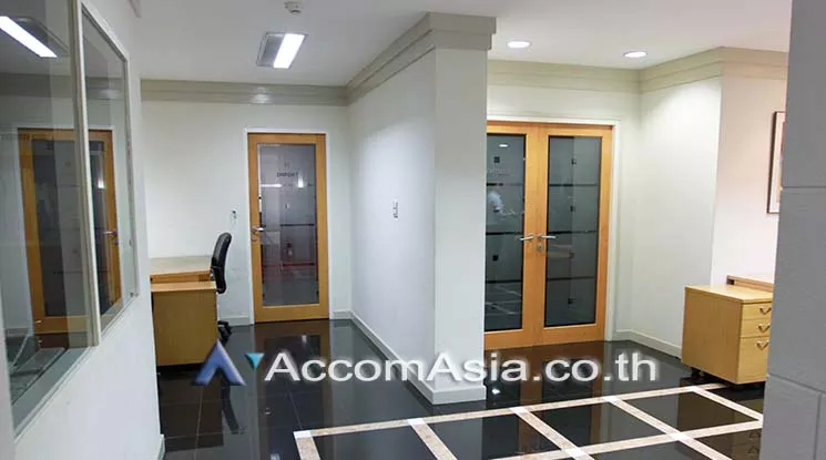unit Office space For Rent in Sukhumvit, Bangkok  near BTS Ekkamai (AA18840)